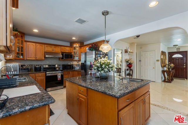 7511 Corbin Avenue, Los Angeles, CA 91306
