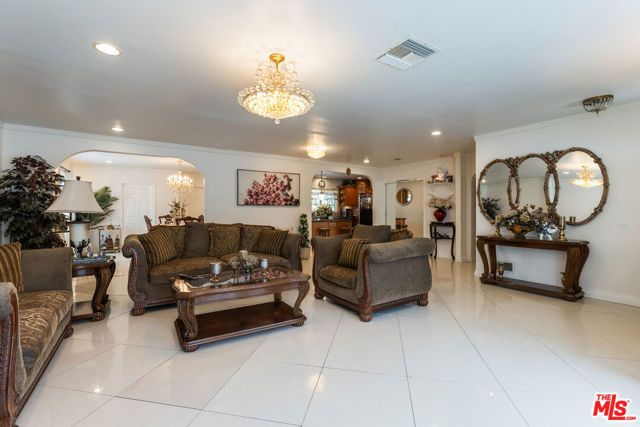 7511 Corbin Avenue, Los Angeles, CA 91306