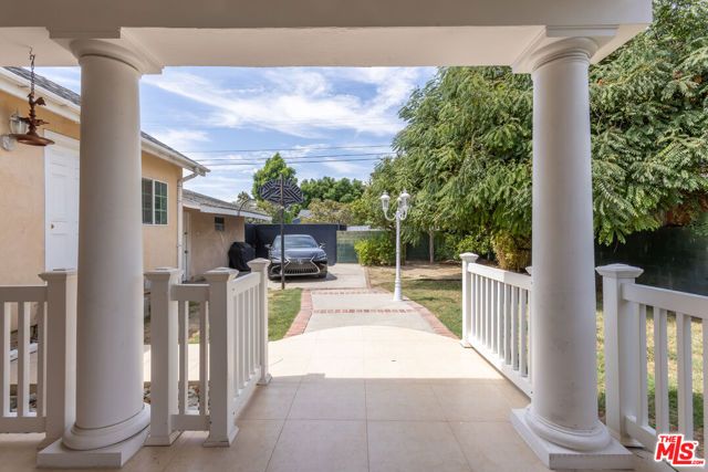 7511 Corbin Avenue, Los Angeles, CA 91306