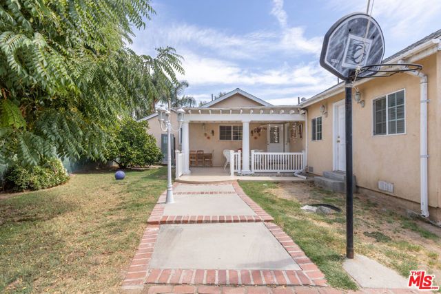 7511 Corbin Avenue, Los Angeles, CA 91306