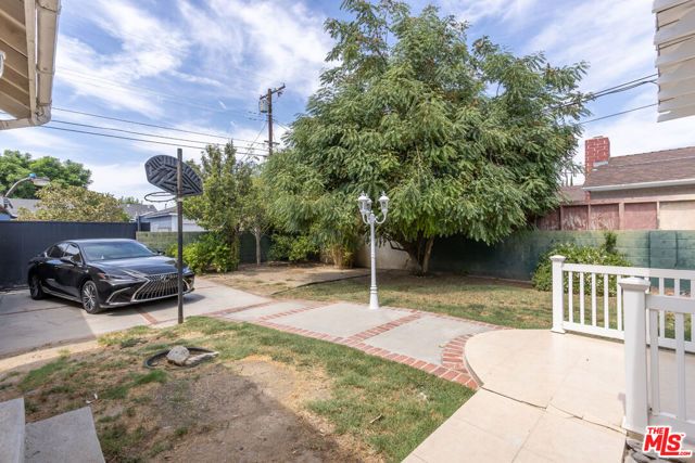 7511 Corbin Avenue, Los Angeles, CA 91306