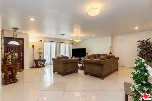 7511 Corbin Avenue, Los Angeles, CA 91306