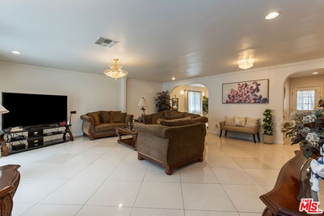 7511 Corbin Avenue, Los Angeles, CA 91306