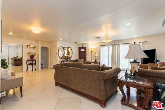 7511 Corbin Avenue, Los Angeles, CA 91306