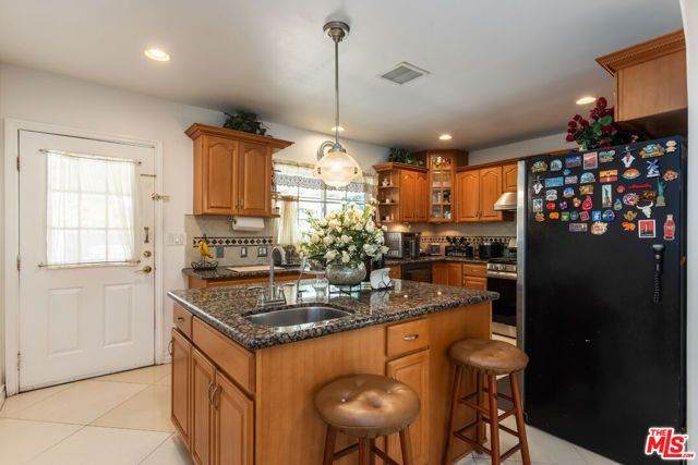 7511 Corbin Avenue, Los Angeles, CA 91306