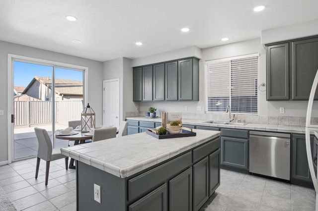 2403 Clemente Ln, Tracy, CA 95377