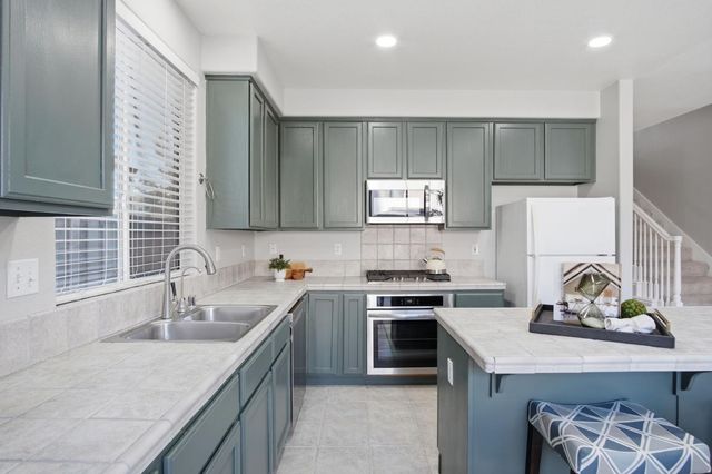 2403 Clemente Ln, Tracy, CA 95377