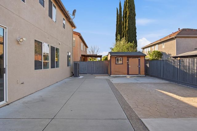 2403 Clemente Ln, Tracy, CA 95377