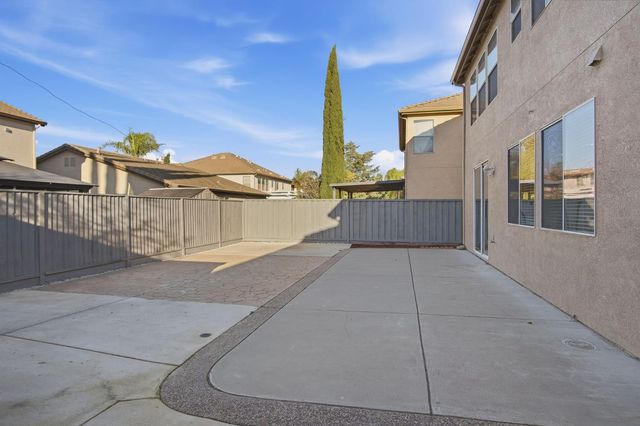 2403 Clemente Ln, Tracy, CA 95377