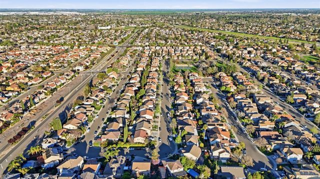 2403 Clemente Ln, Tracy, CA 95377