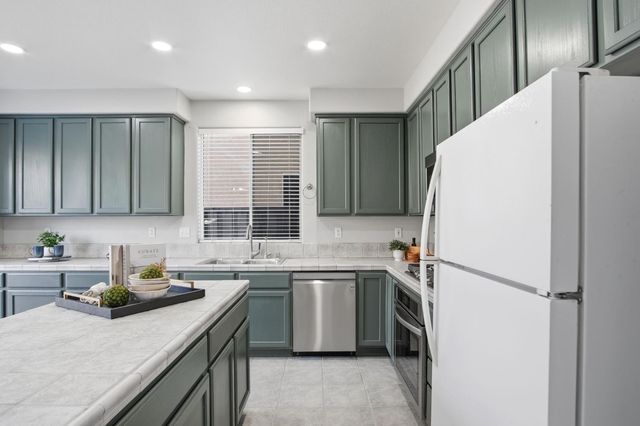 2403 Clemente Ln, Tracy, CA 95377