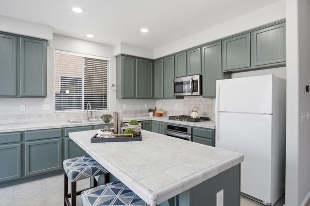 2403 Clemente Ln, Tracy, CA 95377