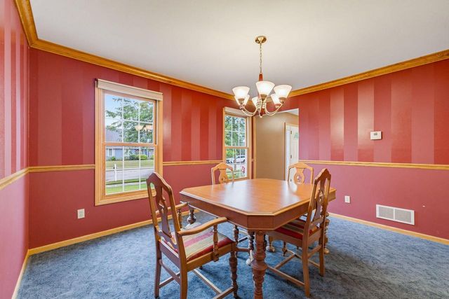 688 W Hickory LANE, Saukville, WI 53080