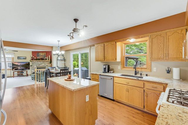 688 W Hickory LANE, Saukville, WI 53080