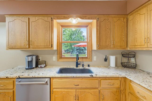 688 W Hickory LANE, Saukville, WI 53080