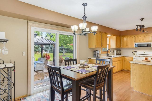 688 W Hickory LANE, Saukville, WI 53080
