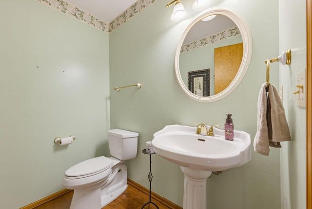 688 W Hickory LANE, Saukville, WI 53080