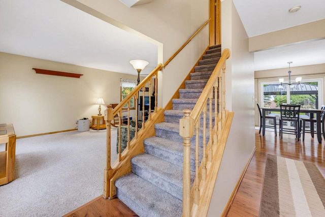 688 W Hickory LANE, Saukville, WI 53080