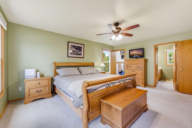 688 W Hickory LANE, Saukville, WI 53080