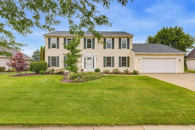 688 W Hickory LANE, Saukville, WI 53080