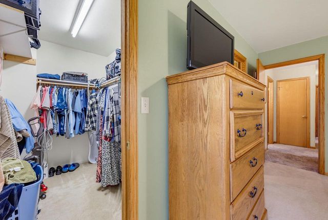 688 W Hickory LANE, Saukville, WI 53080