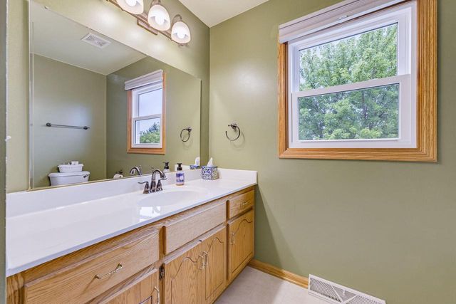 688 W Hickory LANE, Saukville, WI 53080