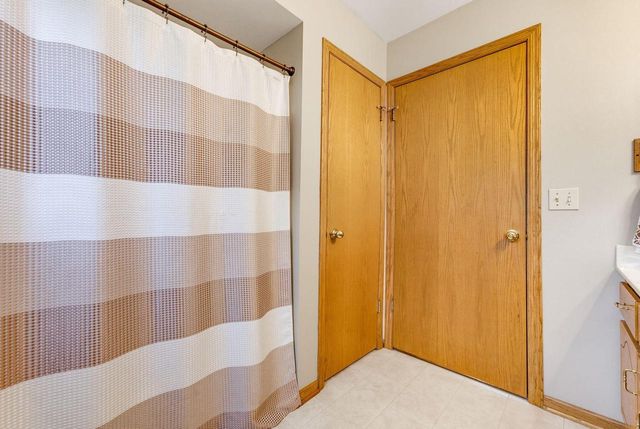 688 W Hickory LANE, Saukville, WI 53080