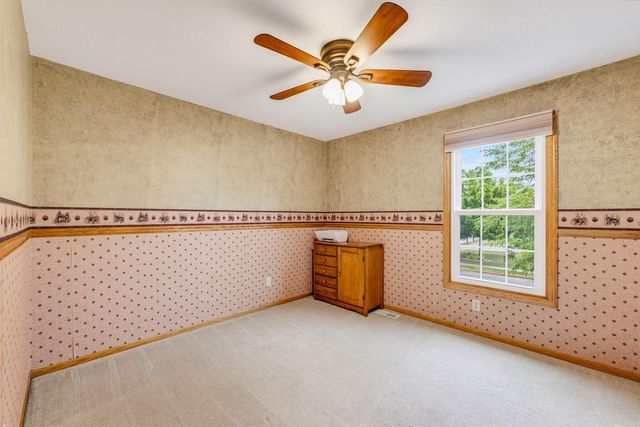 688 W Hickory LANE, Saukville, WI 53080