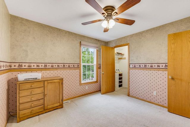 688 W Hickory LANE, Saukville, WI 53080