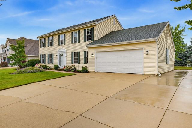 688 W Hickory LANE, Saukville, WI 53080