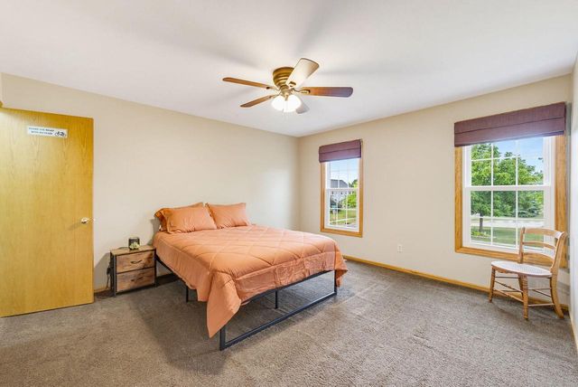 688 W Hickory LANE, Saukville, WI 53080
