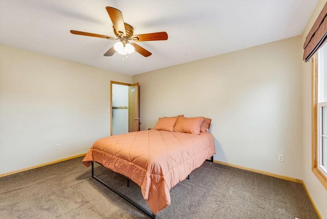 688 W Hickory LANE, Saukville, WI 53080