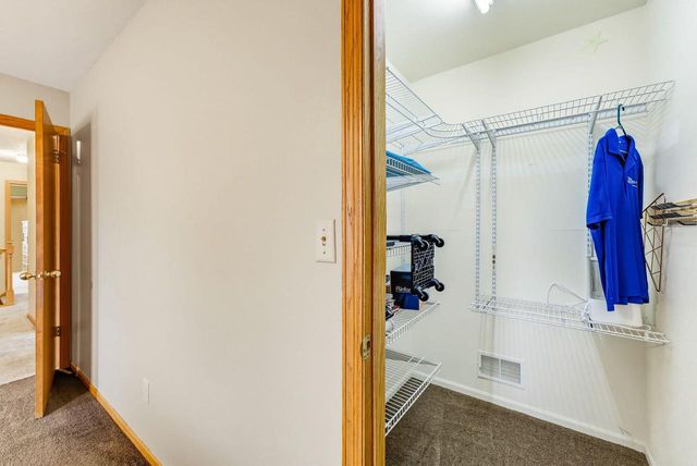688 W Hickory LANE, Saukville, WI 53080