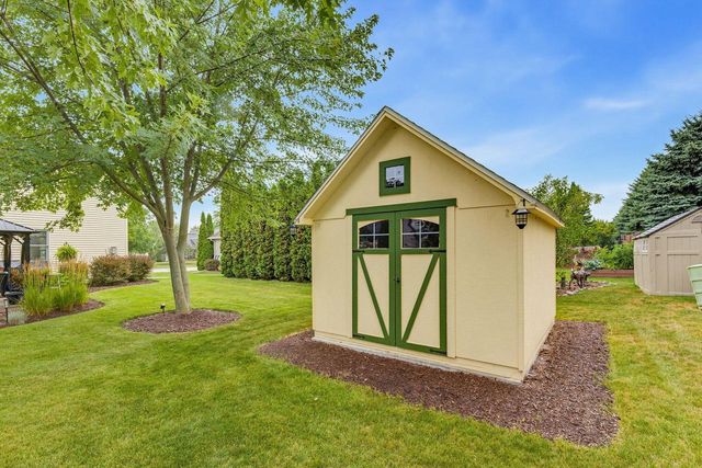 688 W Hickory LANE, Saukville, WI 53080