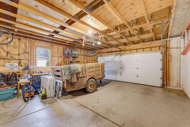 688 W Hickory LANE, Saukville, WI 53080