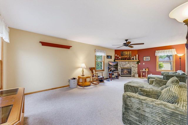 688 W Hickory LANE, Saukville, WI 53080
