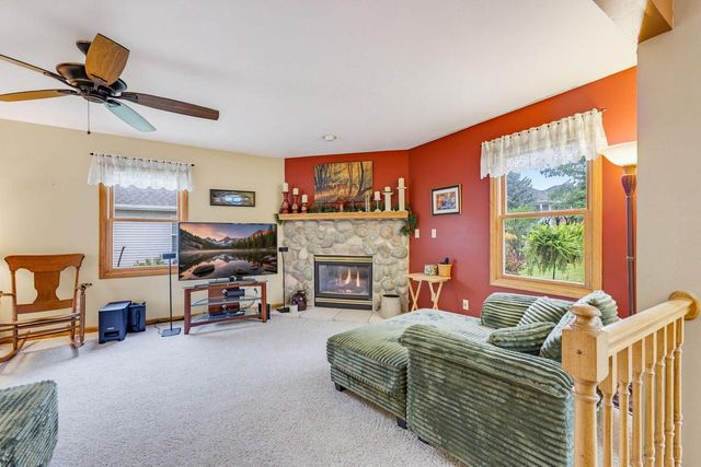 688 W Hickory LANE, Saukville, WI 53080