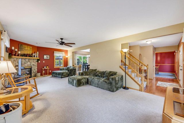 688 W Hickory LANE, Saukville, WI 53080