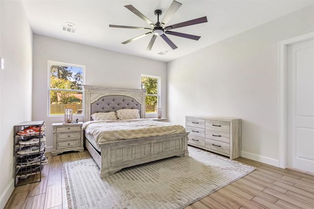 2423 Roman Forest Boulevard, New Caney, TX 77357