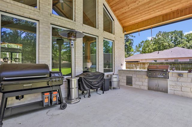 2423 Roman Forest Boulevard, New Caney, TX 77357