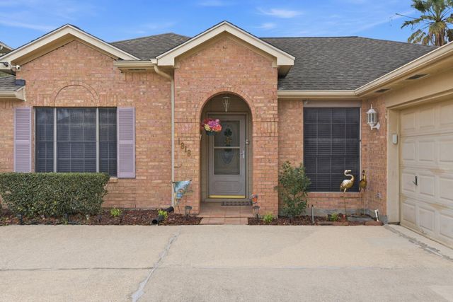 1818 Kemah Oaks Drive, Kemah, TX 77565
