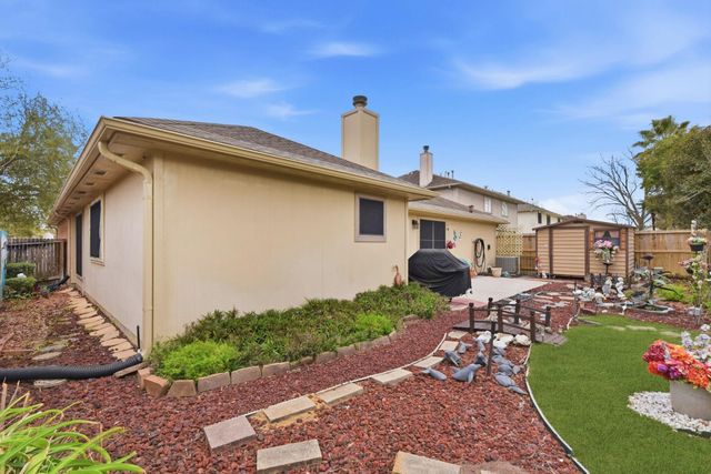 1818 Kemah Oaks Drive, Kemah, TX 77565