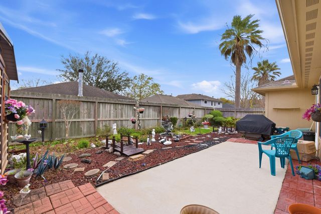 1818 Kemah Oaks Drive, Kemah, TX 77565