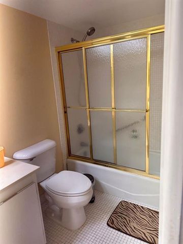 565 Oaks Ln 308, Pompano Beach, FL 33069