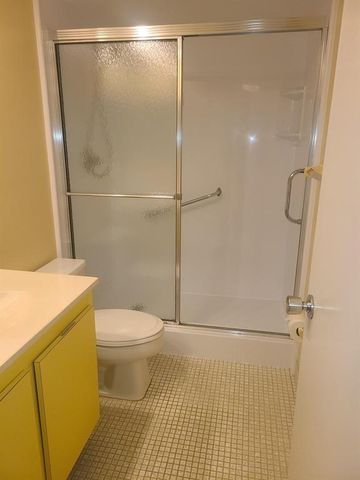 565 Oaks Ln 308, Pompano Beach, FL 33069