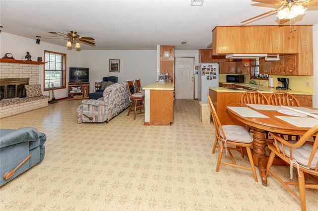 182 Norma Jean BLVD, Smithville, TX 78957