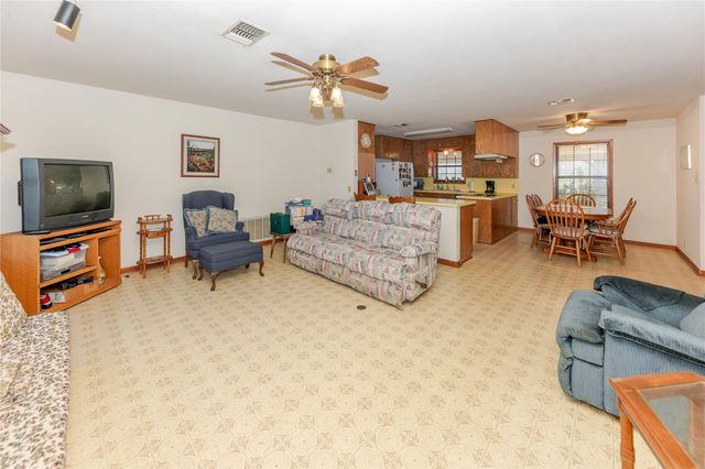 182 Norma Jean BLVD, Smithville, TX 78957