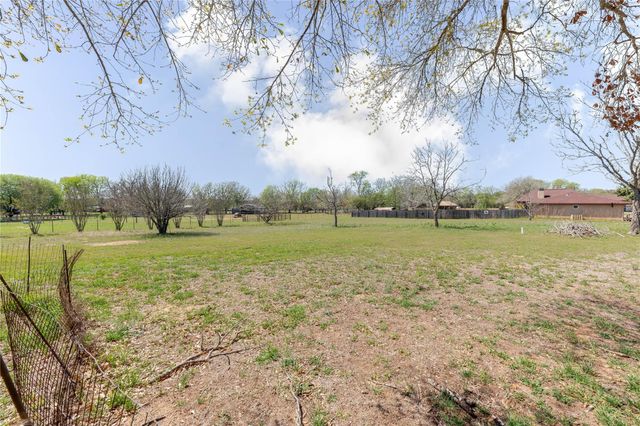 182 Norma Jean BLVD, Smithville, TX 78957