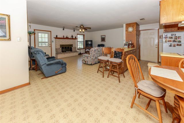 182 Norma Jean BLVD, Smithville, TX 78957