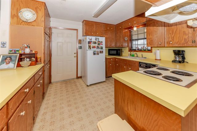 182 Norma Jean BLVD, Smithville, TX 78957